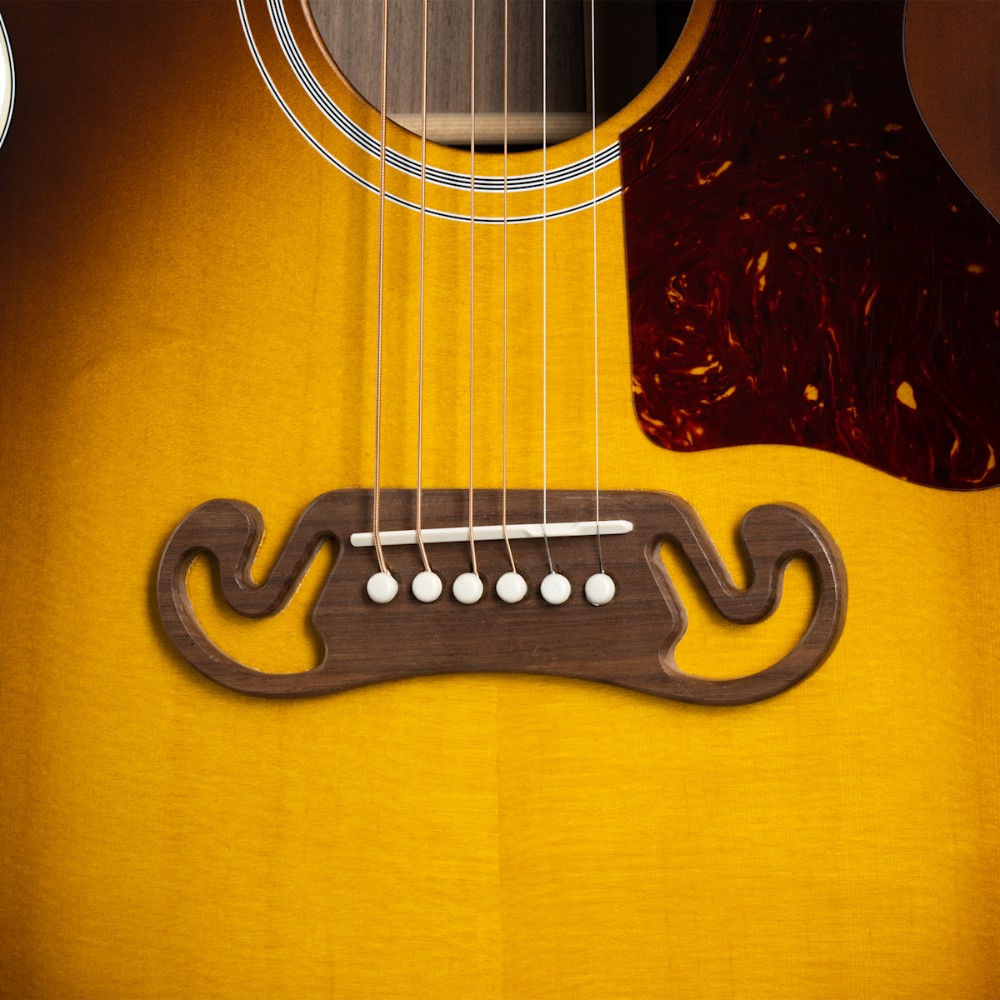 GIBSON SJ-200 Studio Walnut Satin Walnut Burst bridge GIBSON SJ-200 Studio Walnut Satin Walnut Burst