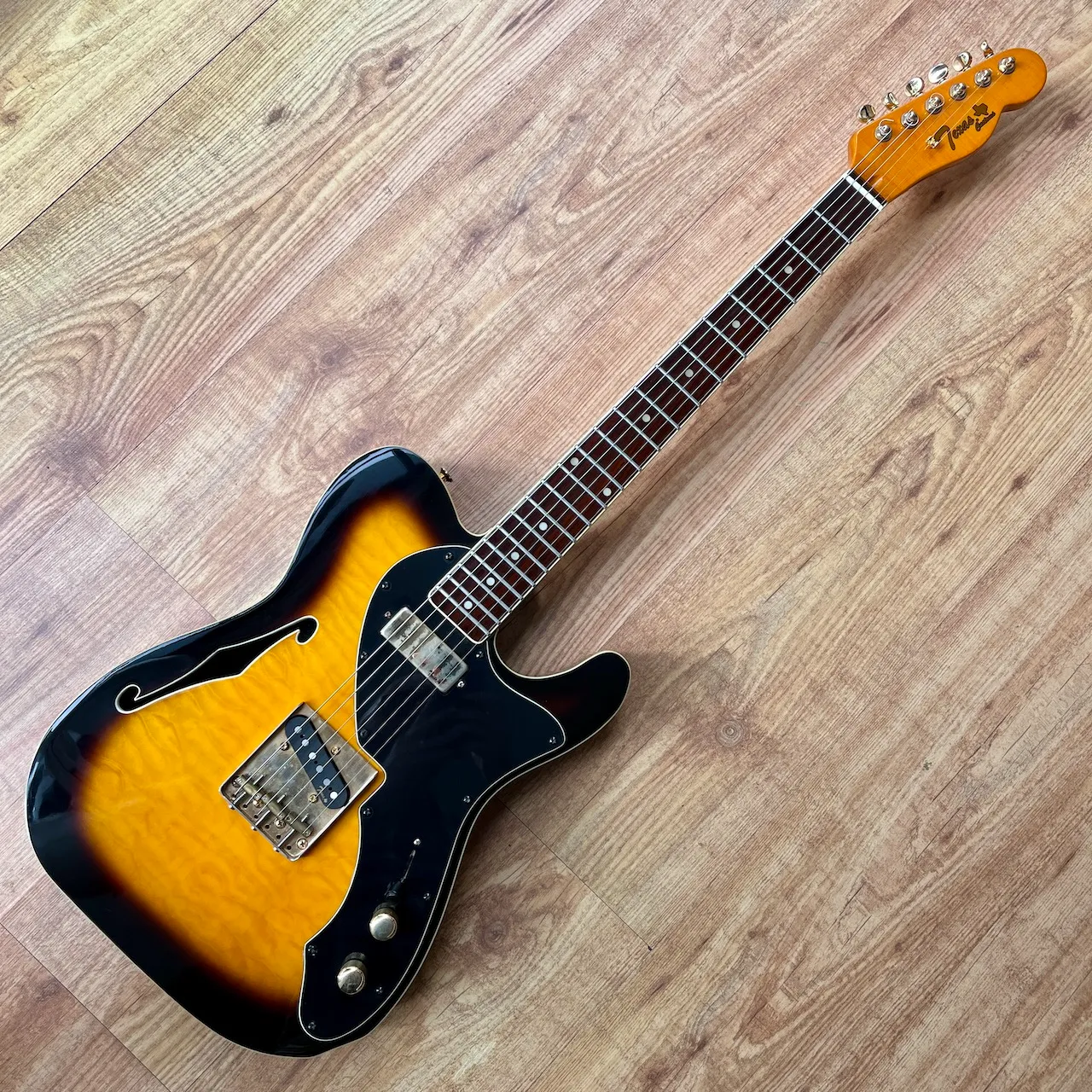 TEXAS CUSTOMS T-Style Semi-Hollow Sunburst - IMG_3634 TEXAS CUSTOMS T-Style Semi-Hollow Sunburst