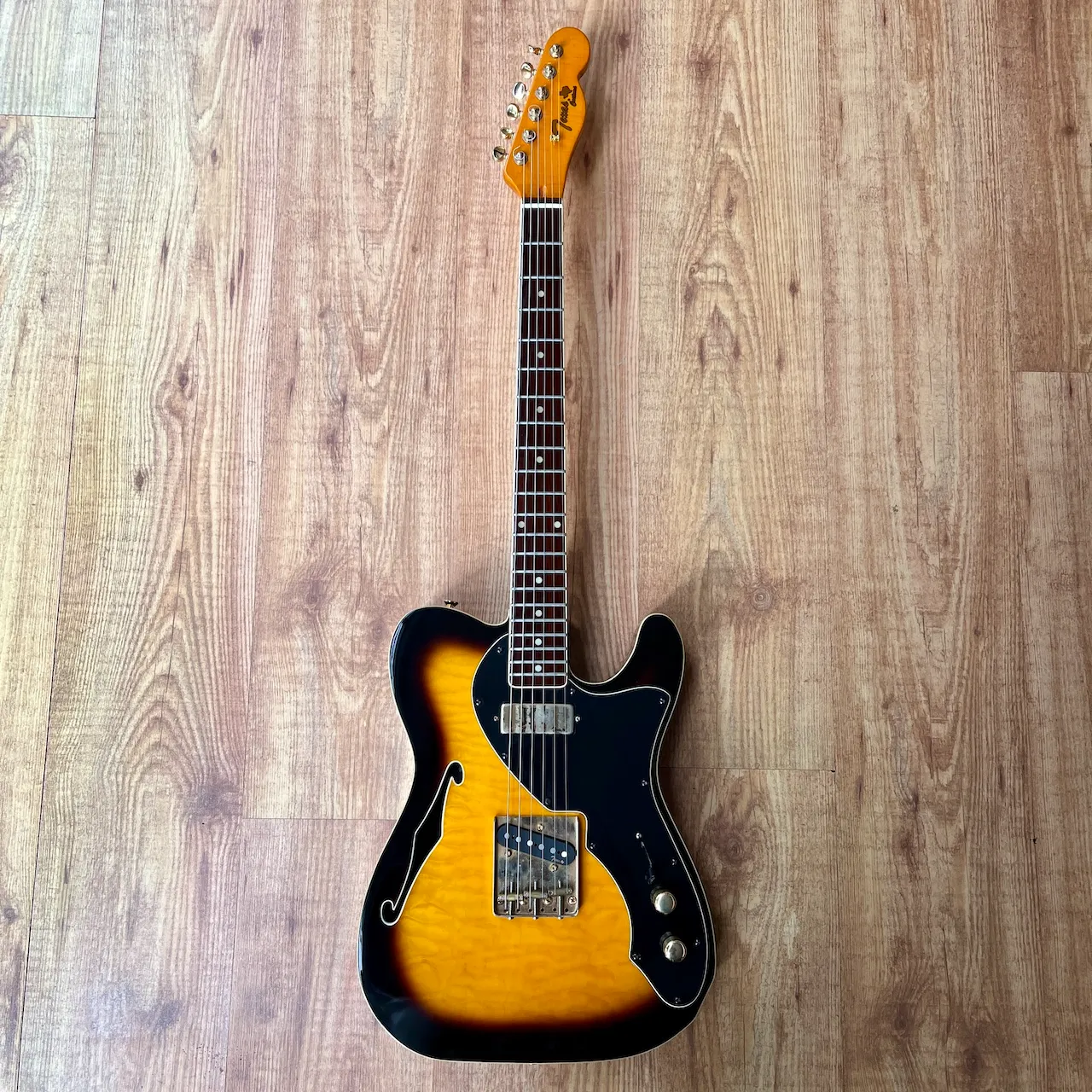 TEXAS CUSTOMS T-Style Semi-Hollow Sunburst - IMG_3635 TEXAS CUSTOMS T-Style Semi-Hollow Sunburst