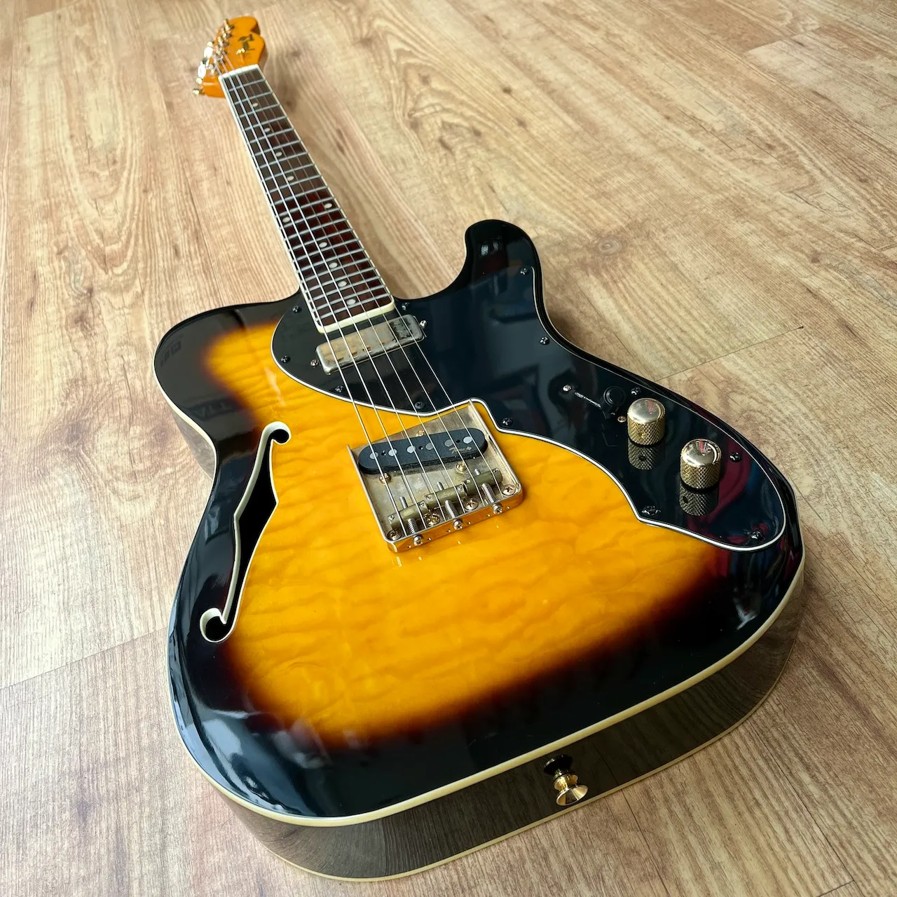 TEXAS CUSTOMS T-Style Semi-Hollow Sunburst - IMG_3636 TEXAS CUSTOMS T-Style Semi-Hollow Sunburst