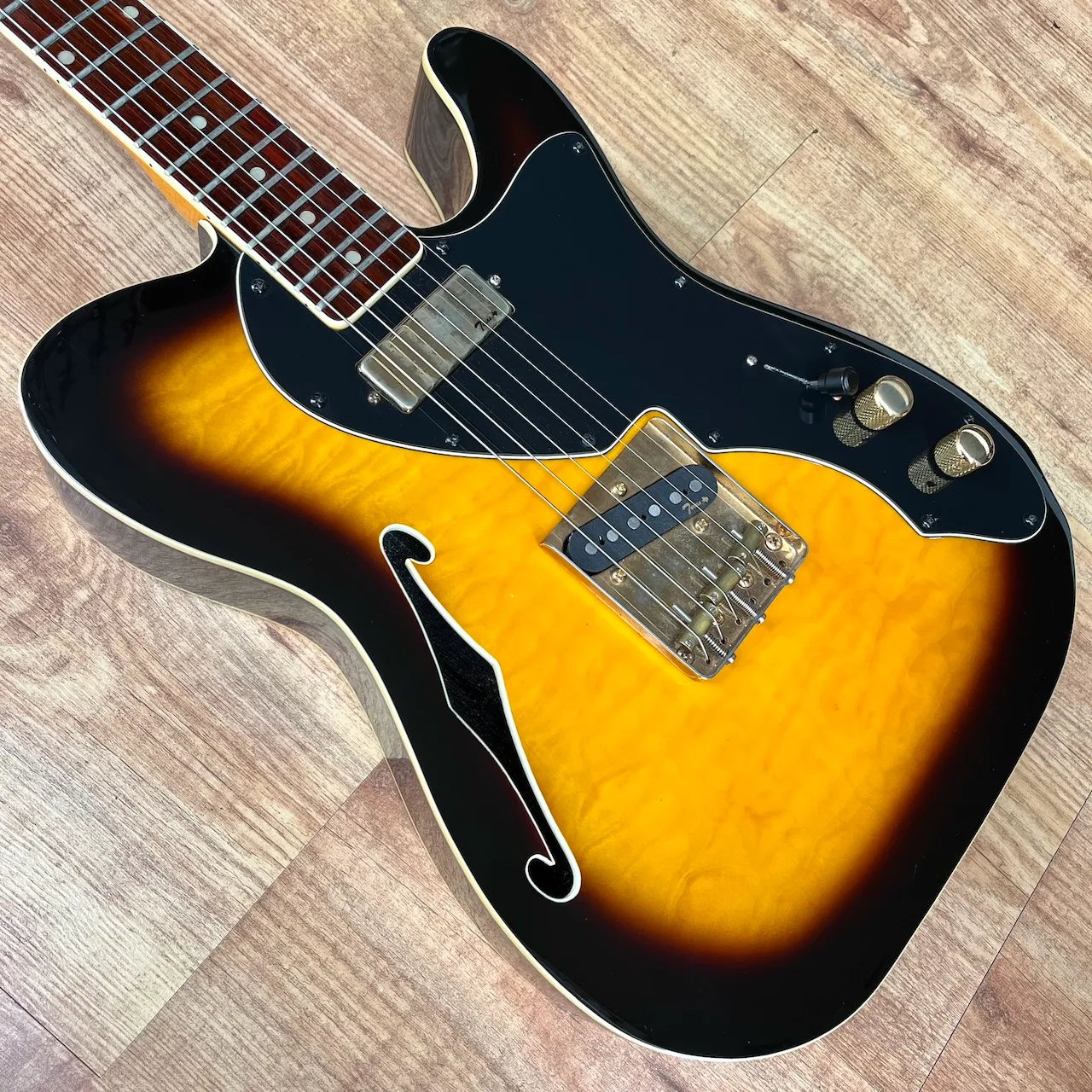 TEXAS CUSTOMS T-Style Semi-Hollow Sunburst - IMG_3638 TEXAS CUSTOMS T-Style Semi-Hollow Sunburst