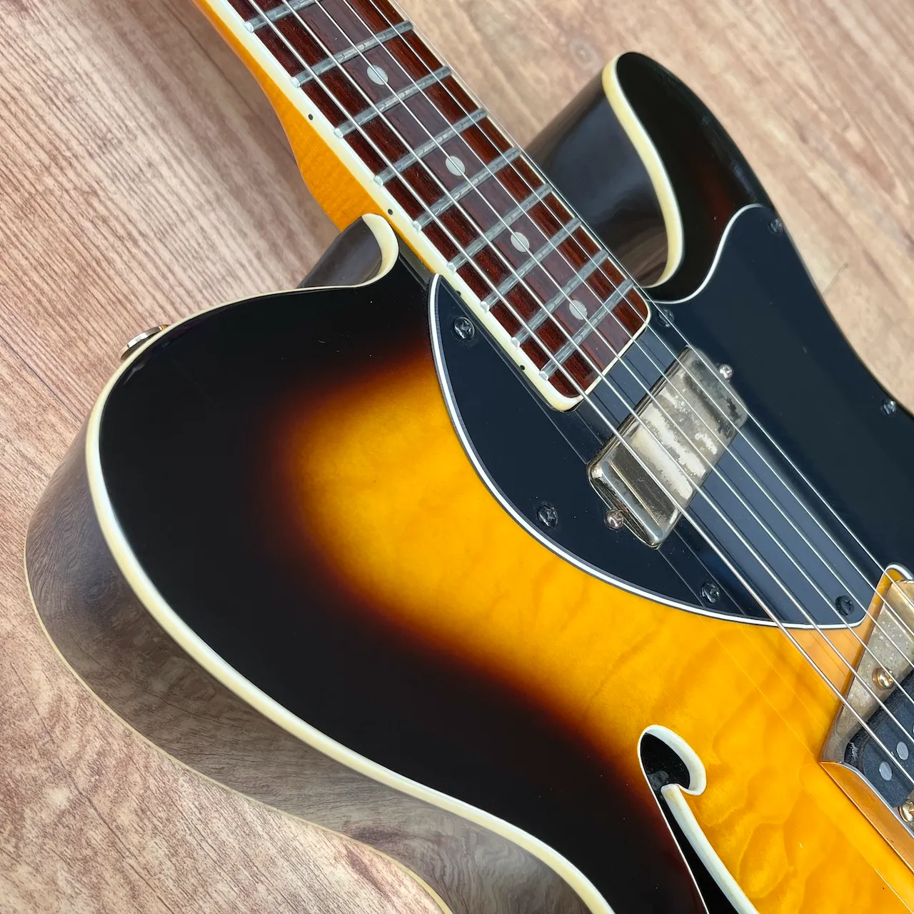 TEXAS CUSTOMS T-Style Semi-Hollow Sunburst - IMG_3639 TEXAS CUSTOMS T-Style Semi-Hollow Sunburst