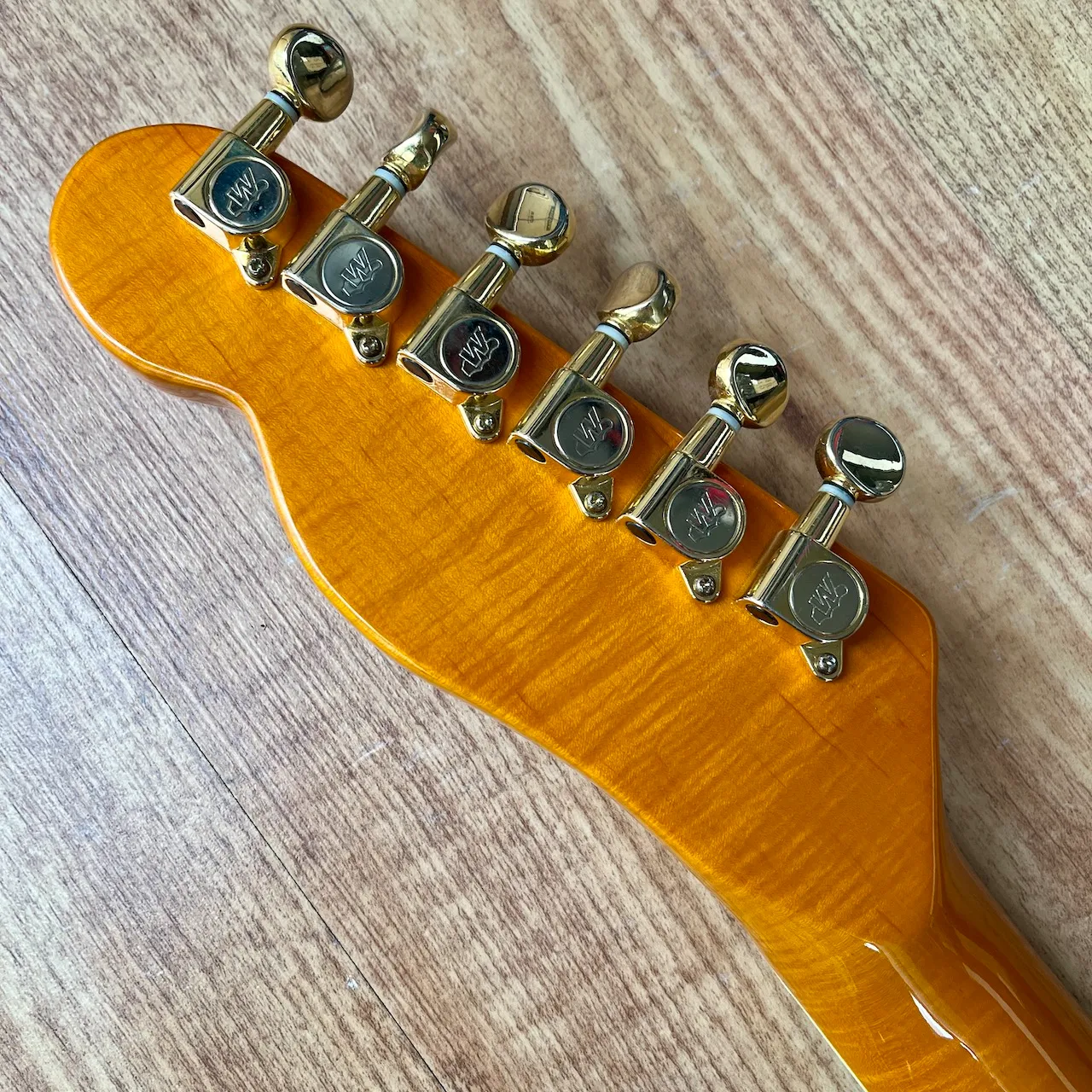 TEXAS CUSTOMS T-Style Semi-Hollow Sunburst - IMG_3650 TEXAS CUSTOMS T-Style Semi-Hollow Sunburst