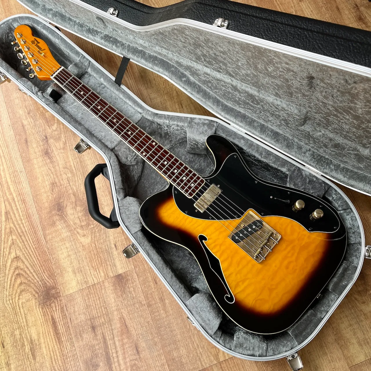 TEXAS CUSTOMS T-Style Semi-Hollow Sunburst - IMG_3651 TEXAS CUSTOMS T-Style Semi-Hollow Sunburst