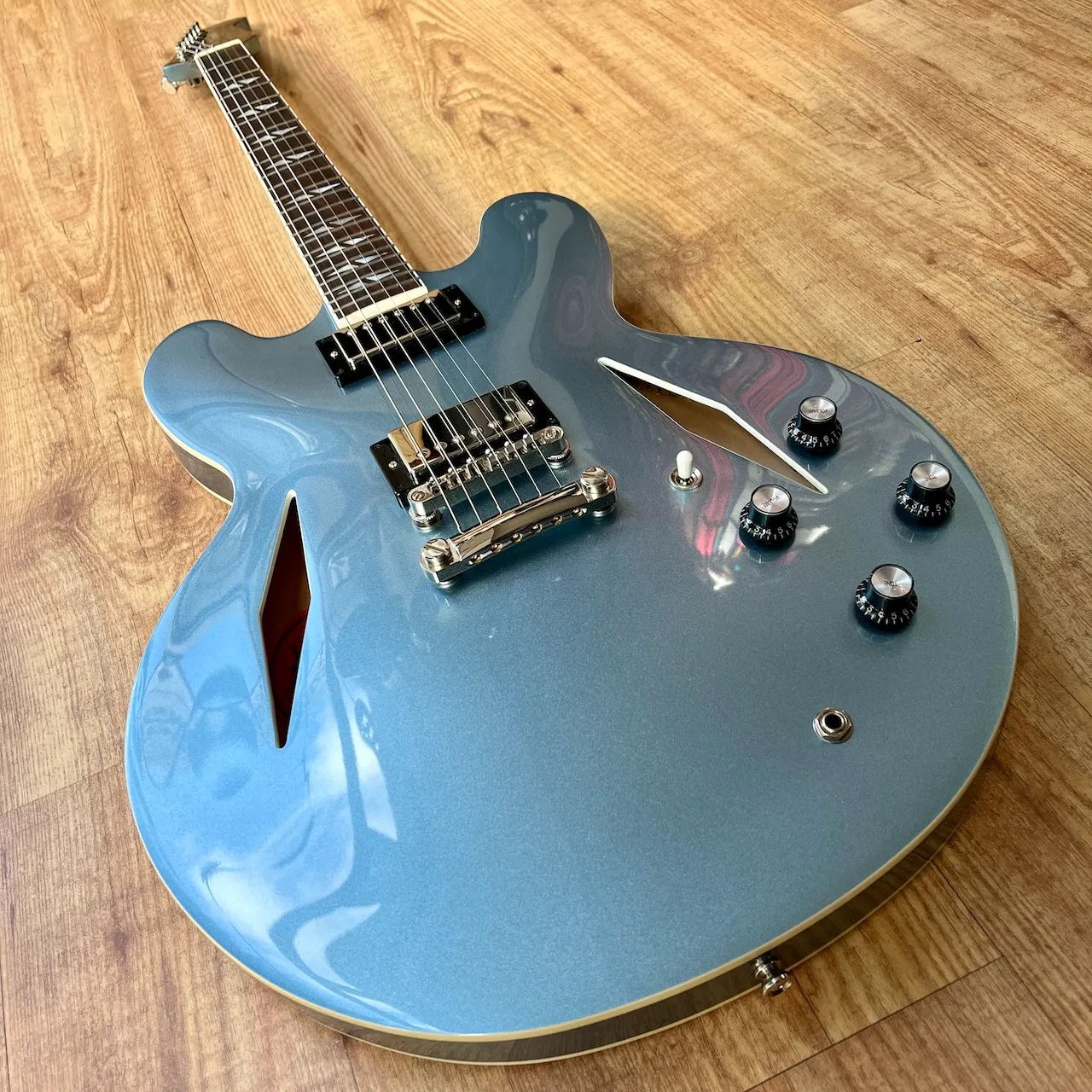EPIPHONE Dave Grohl DG-335 Pelham Blue - IMG_4044 EPIPHONE Dave Grohl DG-335 Pelham Blue