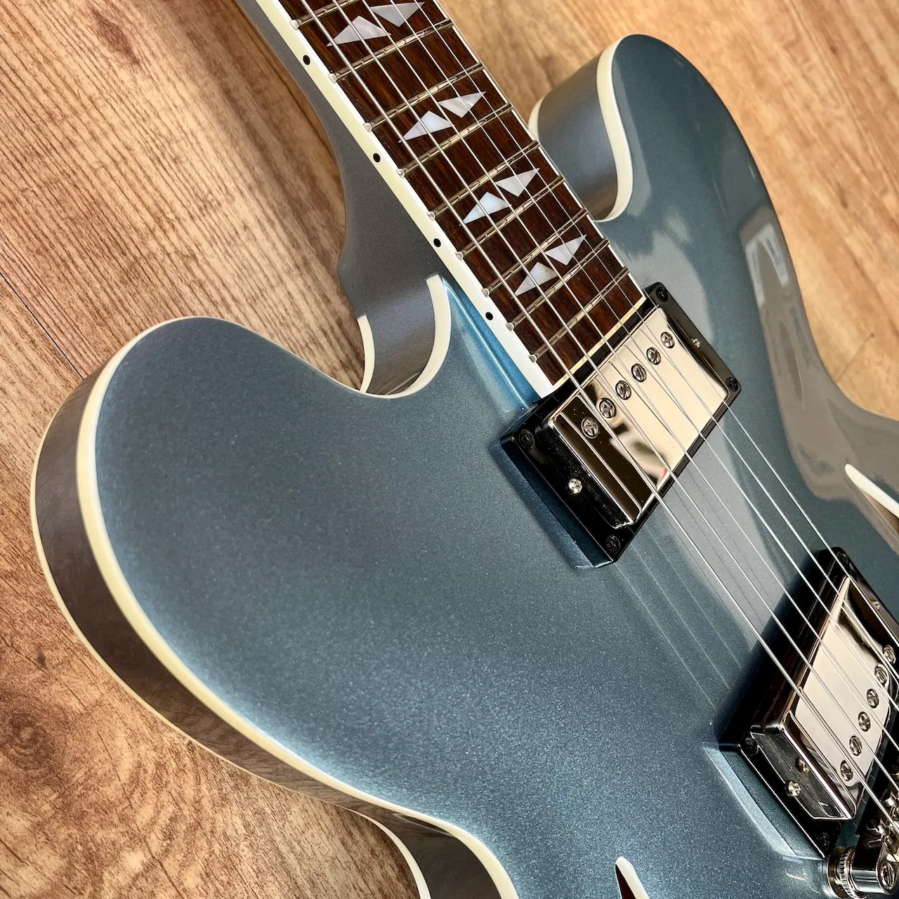 EPIPHONE Dave Grohl DG-335 Pelham Blue - IMG_4046 EPIPHONE Dave Grohl DG-335 Pelham Blue
