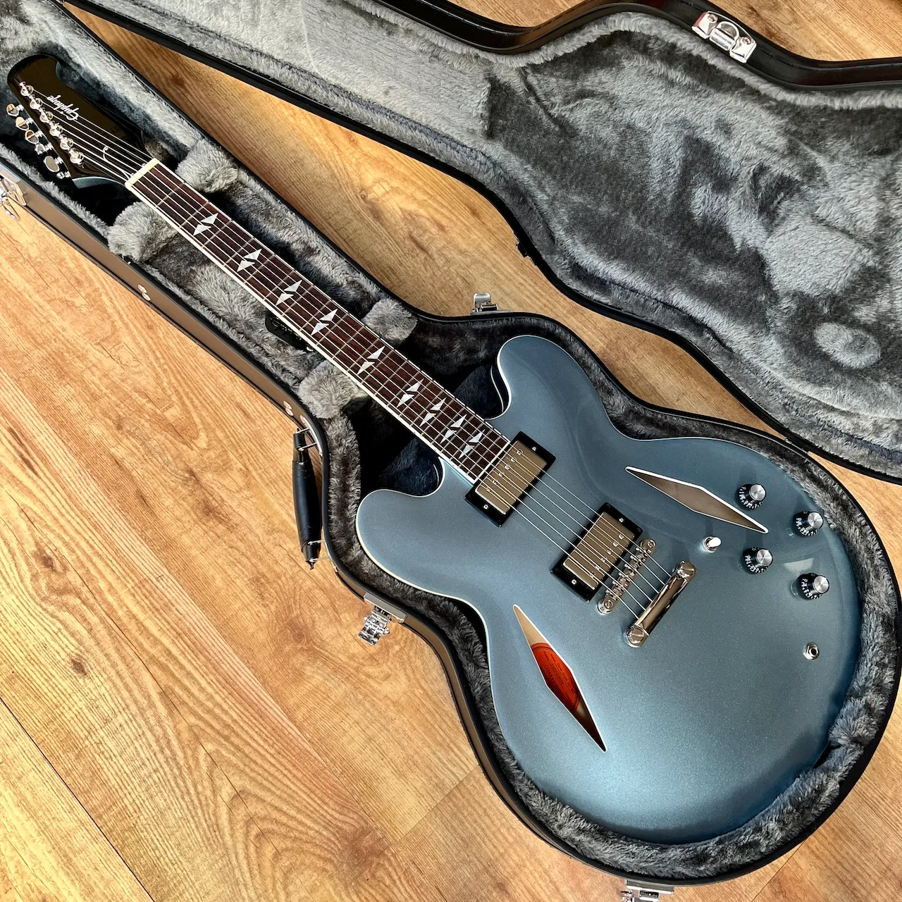 EPIPHONE Dave Grohl DG-335 Pelham Blue - IMG_4060 EPIPHONE Dave Grohl DG-335 Pelham Blue