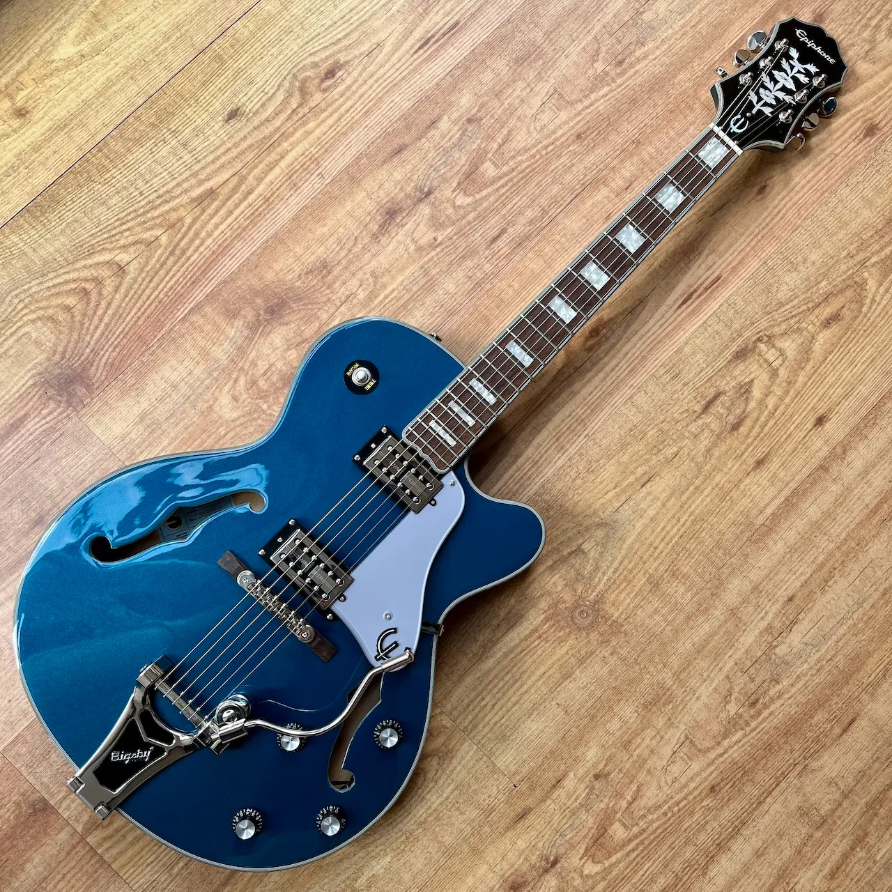 EPIPHONE Emperor Swingster Delta Blue Metallic - IMG_3859 EPIPHONE Emperor Swingster Delta Blue Metallic