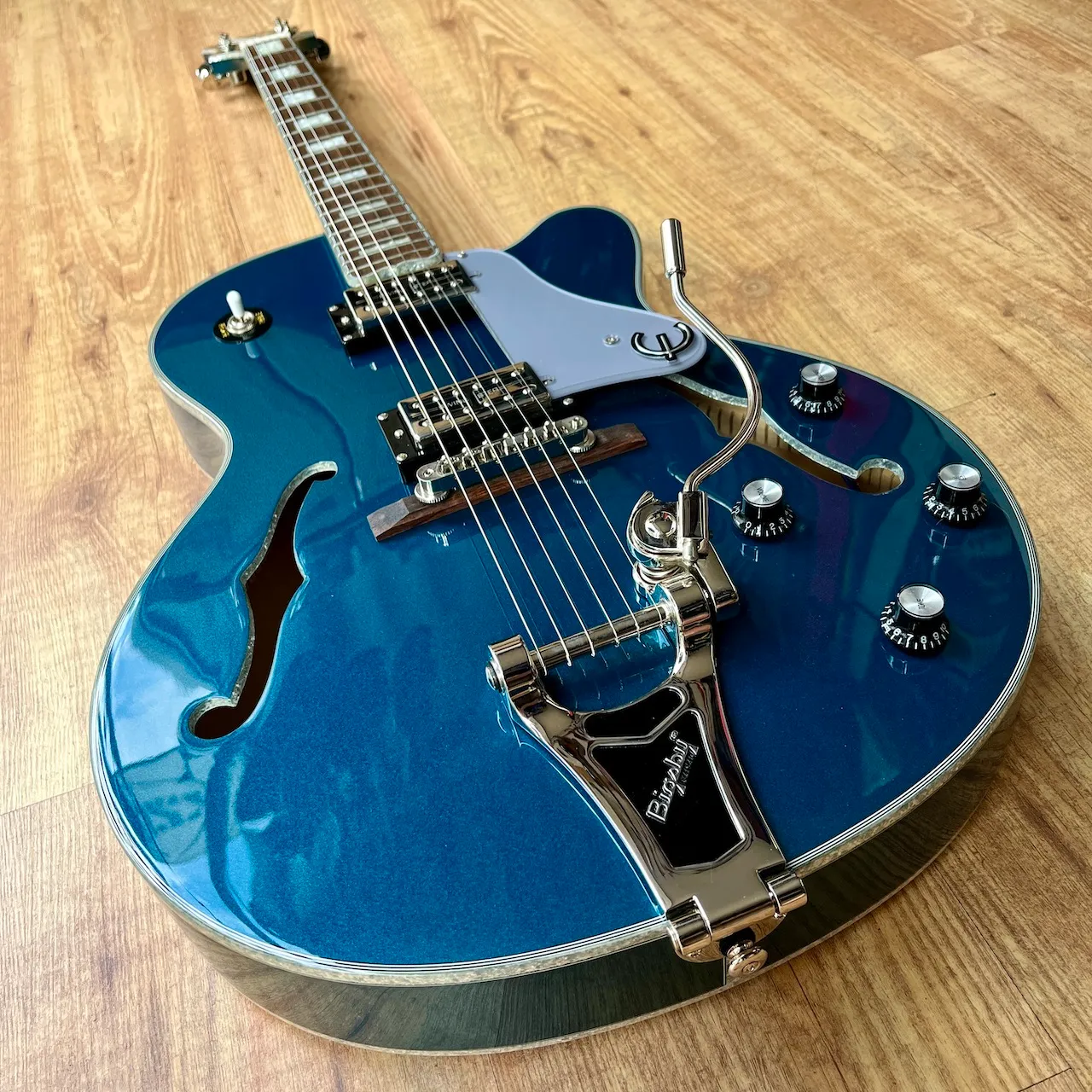 EPIPHONE Emperor Swingster Delta Blue Metallic - IMG_3861 EPIPHONE Emperor Swingster Delta Blue Metallic