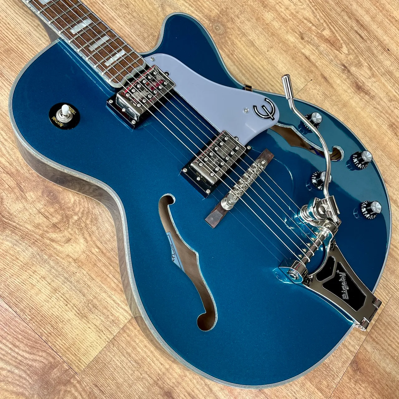 EPIPHONE Emperor Swingster Delta Blue Metallic - IMG_3862 EPIPHONE Emperor Swingster Delta Blue Metallic