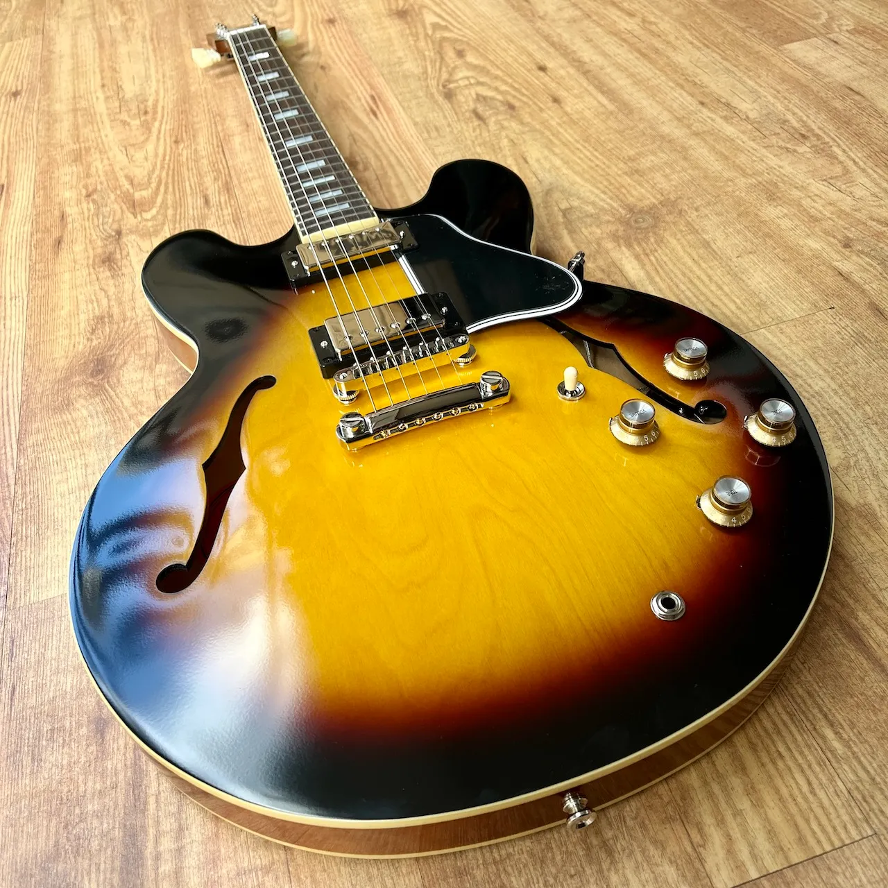 EPIPHONE IGC 1962 ES-335 Reissue Vintage Burst - IMG_3705 EPIPHONE IGC 1962 ES-335 Reissue Vintage Burst